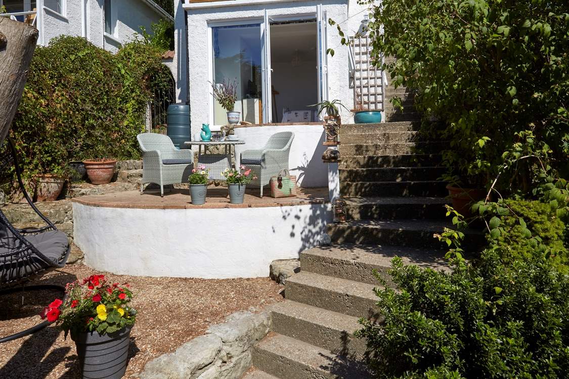 This quirky property has external steps outside which lead to the lower ground floor double bedroom. Please note there are no internal stairs.