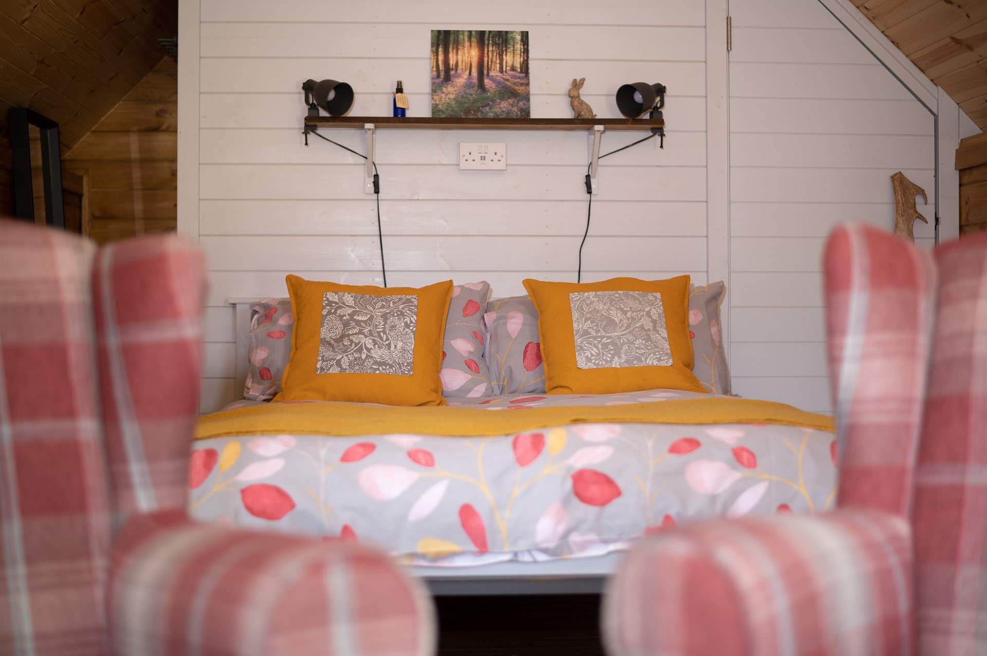 The cosy double bed promises a peaceful night's sleep. 