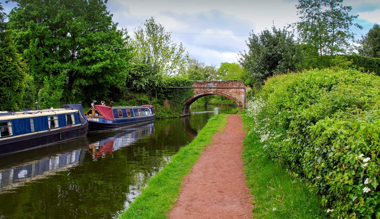 Stroll along the picturesque Staffordshire Canal.