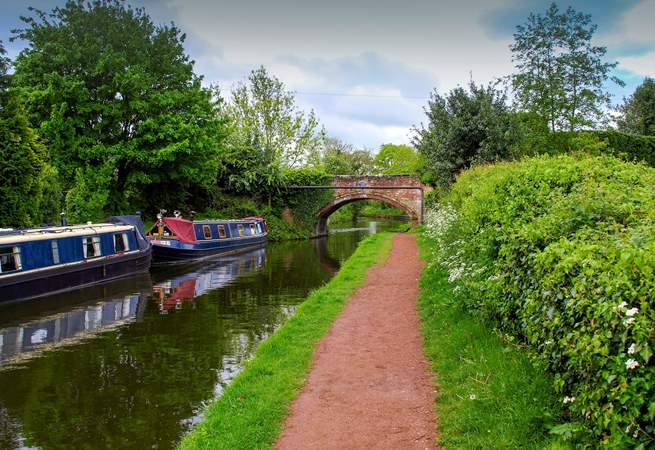 Stroll along the picturesque Staffordshire Canal.