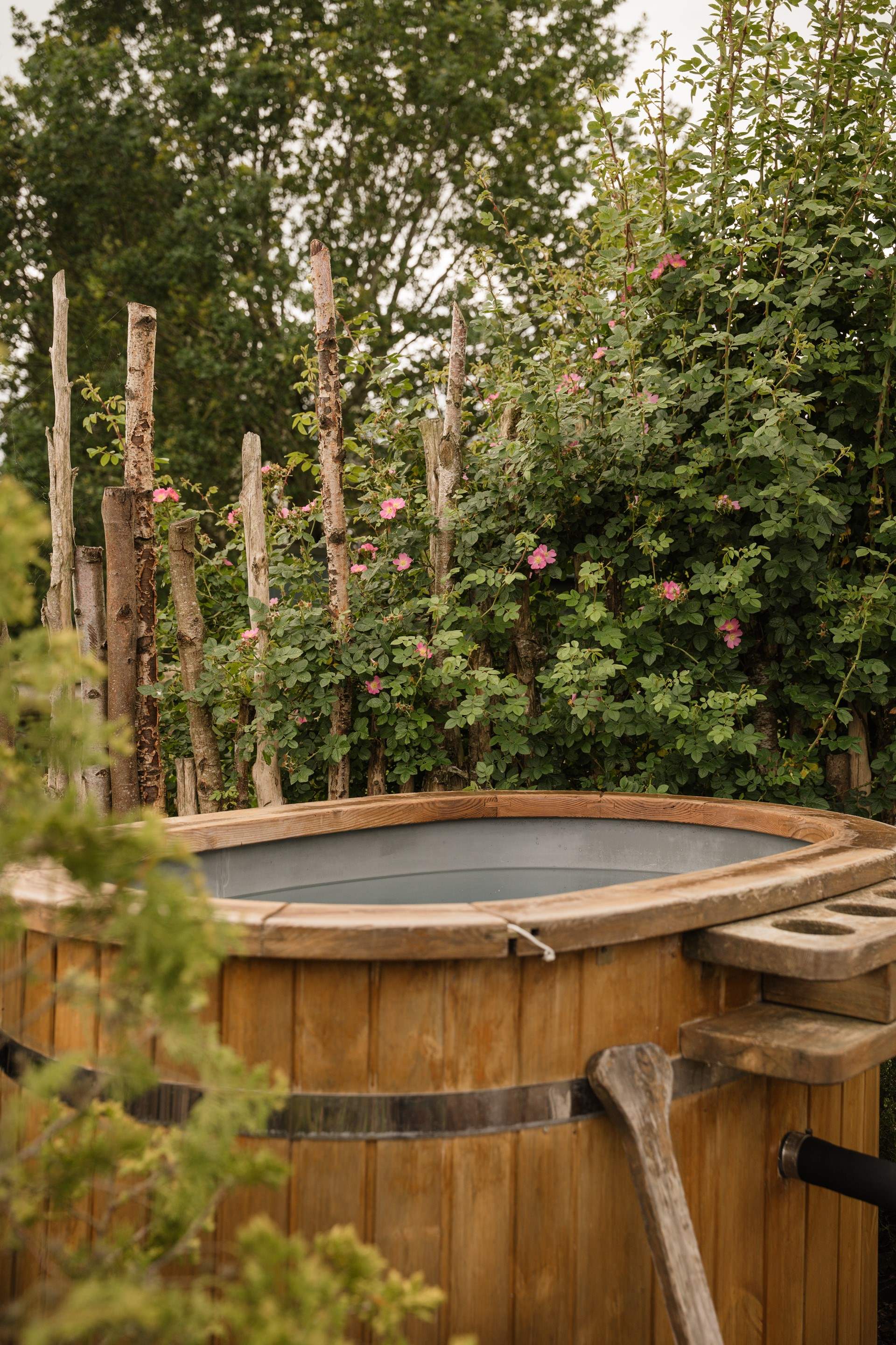 Sink into the heavenly outdoor hot tub, for morning soaks and starlit dips.