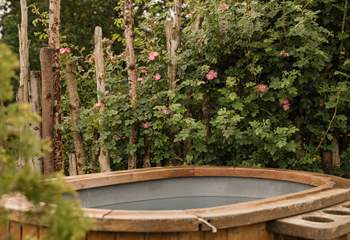 Sink into the heavenly outdoor hot tub, for morning soaks and starlit dips.