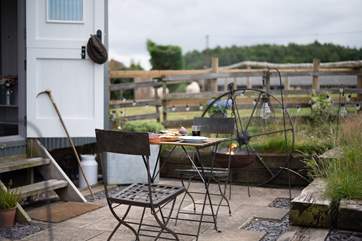 On a summer's eve embrace al fresco moments by the warmth of the fire-pit.