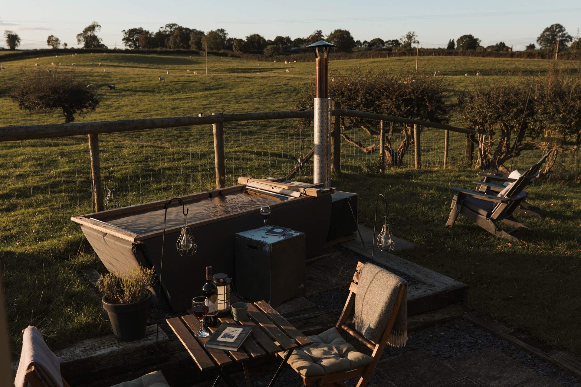 This heavenly glamping abode even has a dreamy Scandinavian-style wood-fired hot tub. What a treat! 