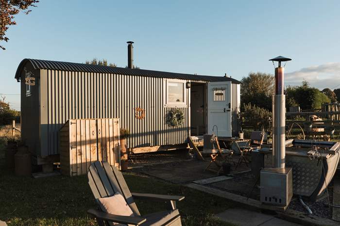 Shepherd's View is a Shepherds hut with wood-fired outdoor bath near Stafford.