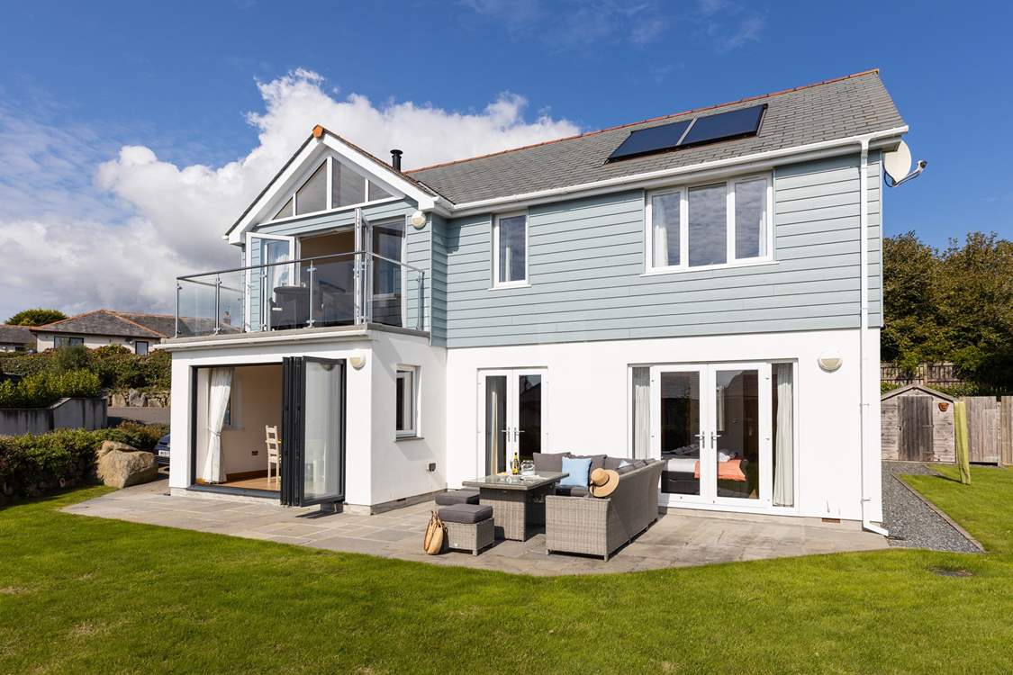 Lowenna House is a beautiful, contemporary home.