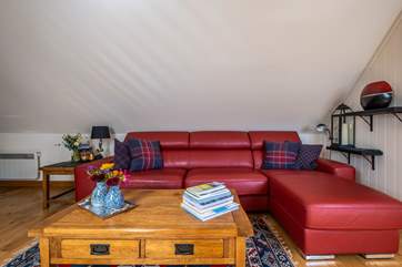 Relax on the sofa whilst watching your favourite programme on the Smart TV or a film on Netflix.