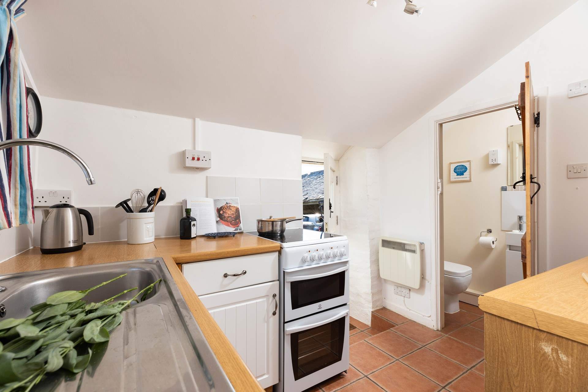 This little cottage has all you need for a holiday for two (please watch your step!). 