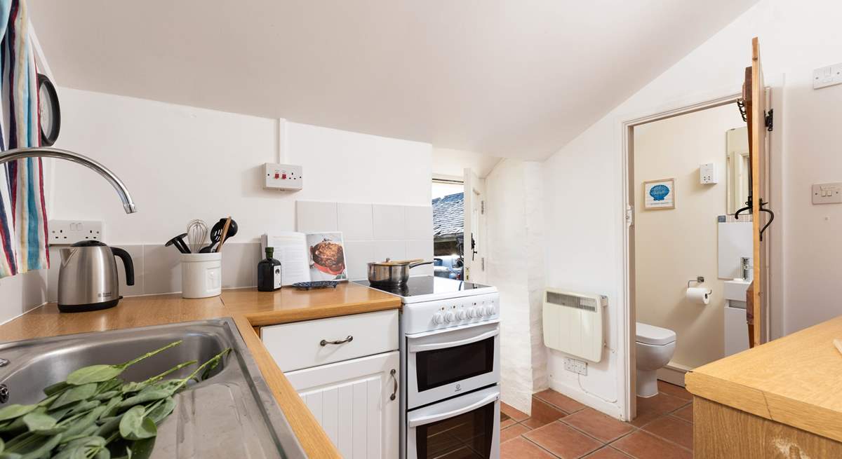 This little cottage has all you need for a holiday for two (please watch your step!). 