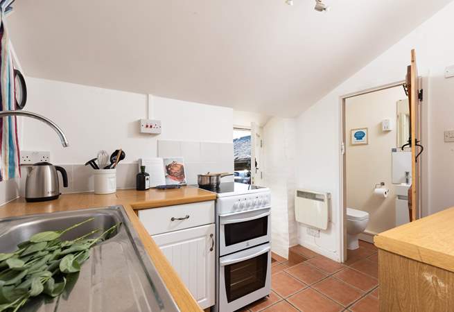 This little cottage has all you need for a holiday for two (please watch your step!). 