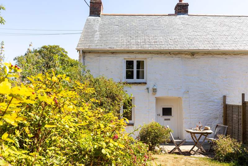 Chybean is a delightful Cornish cottage and adjoins Chyvounder. 