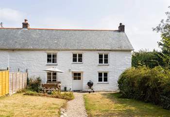Welcome to your traditional Cornish cottage, Chyvounder.
