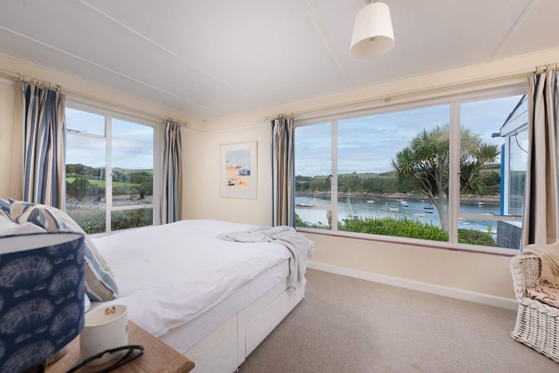 This room also enjoys wonderful views of Gillan Creek.