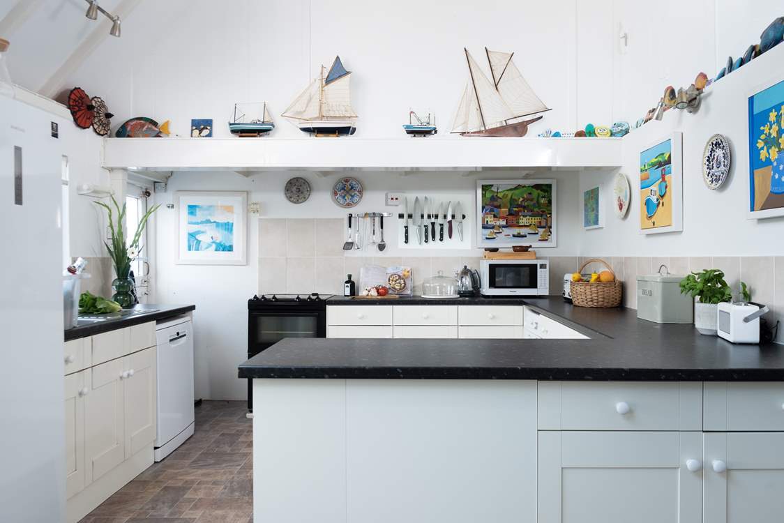 The kitchen is beautifully equipped.