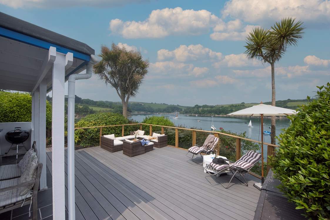 Welcome to Rose on the Cliff, a sublime waterside oasis.