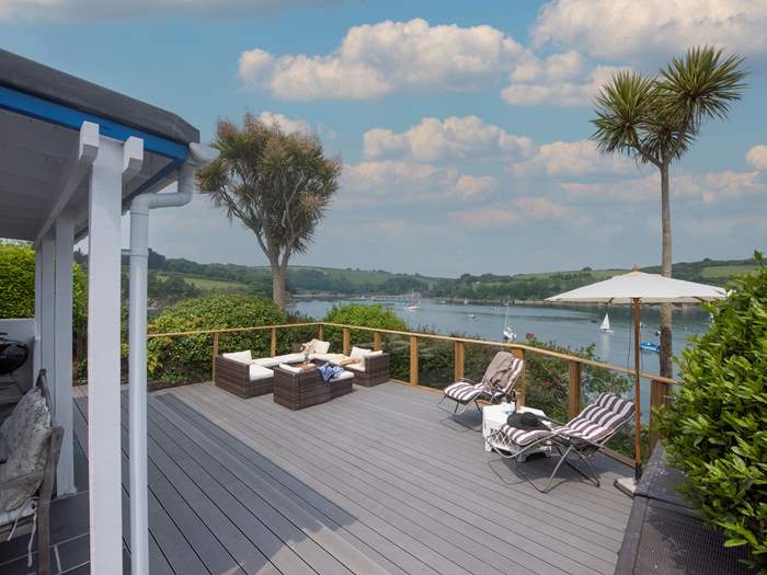 Rose on the Cliff, Sleeps 9 in Helford