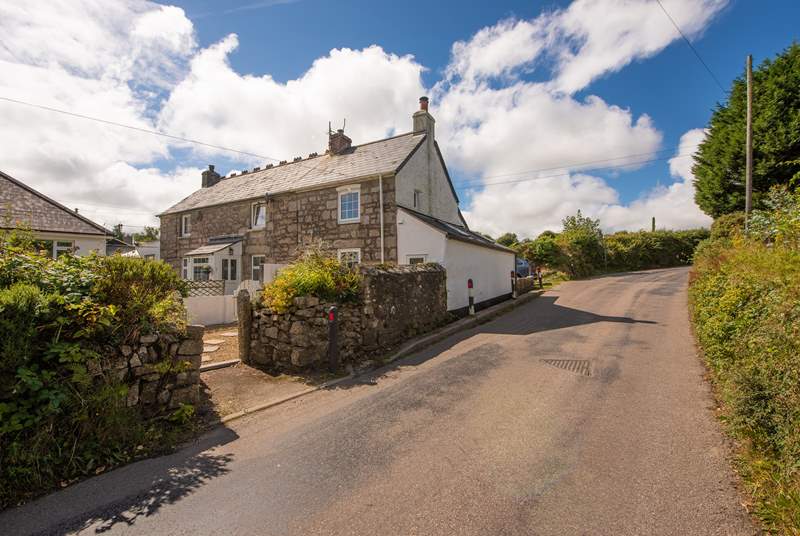 Pheasant Cottage is located just off the road, leading into Stithians. The parking space is located at the rear of the cottage. 