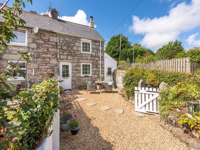 Pheasant Cottage, Sleeps 2 in Falmouth