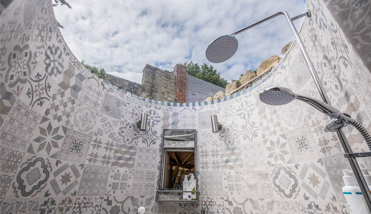 And take a look at the roof! The dome ceiling makes it feel as if you are showering in the wilds. 
