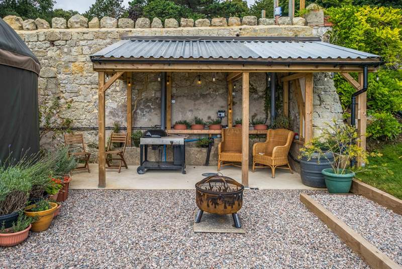 The outside space is amazing. Cosy up around the fire-pit or why not cook under the lean-to? 