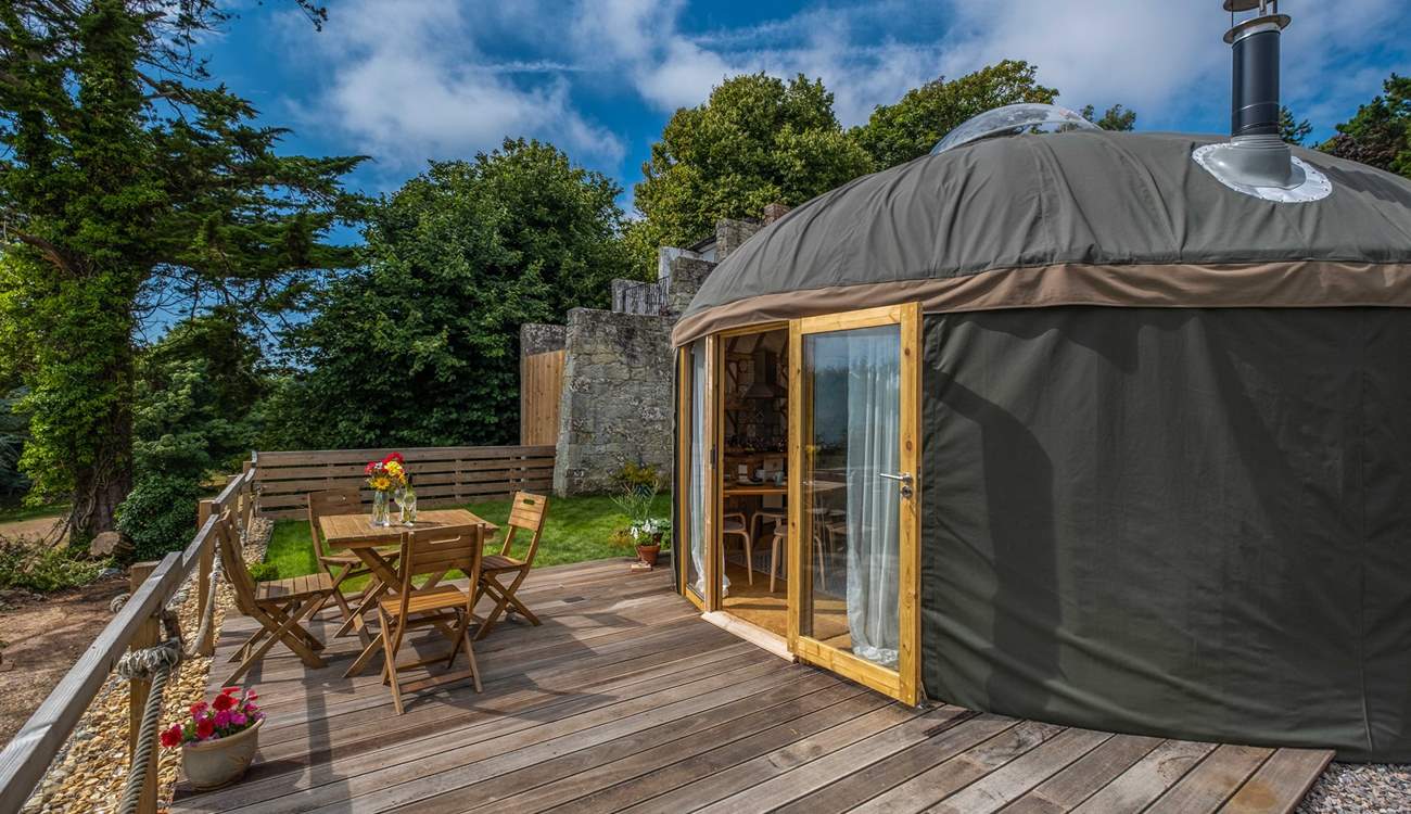 Or why not dine al fresco? 