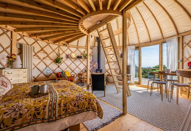 Welcome to Stargazers' Retreat, our heavenly glamping abode with unforgettable sea views. 