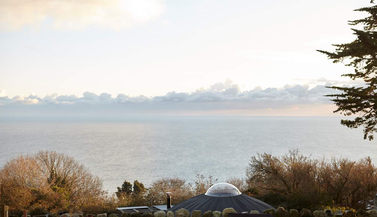 Just look at how close this heavenly hideaway is situated to the ocean. 
