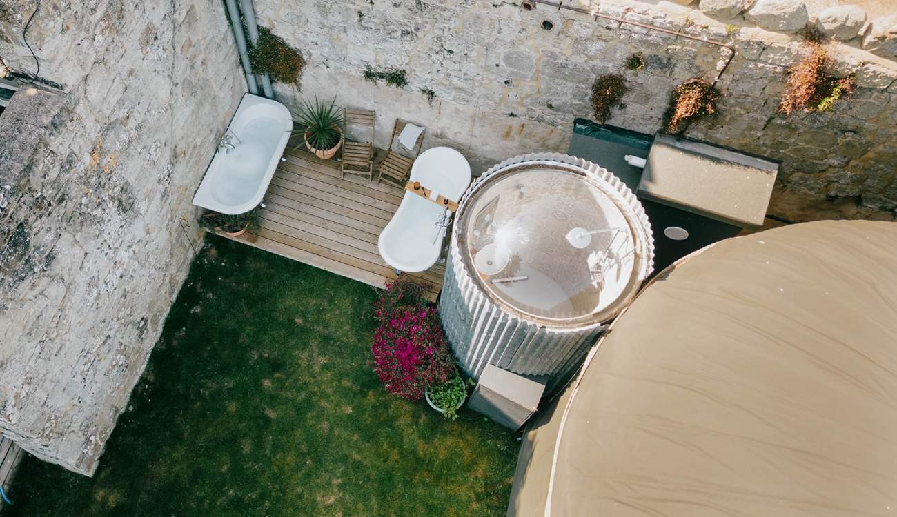 Whether you choose to shower or to take a bath, nature always surrounds you. 
