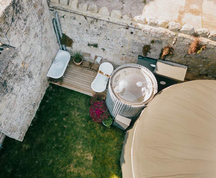 Whether you choose to shower or to take a bath, nature always surrounds you.