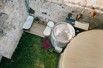Whether you choose to shower or to take a bath, nature always surrounds you.