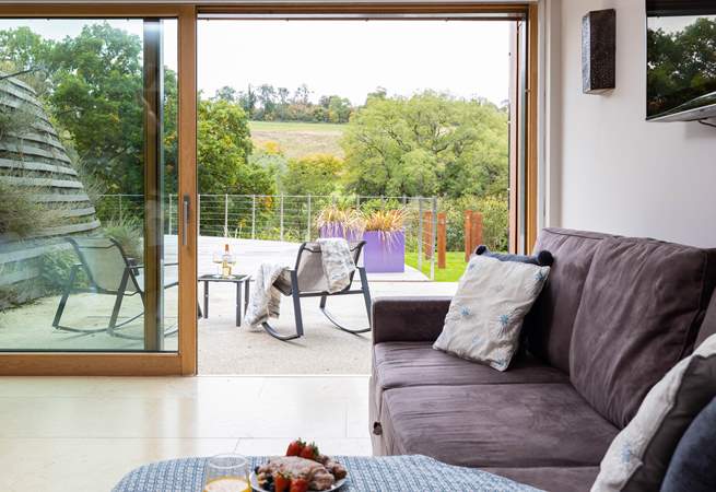 Open up the fabulous floor-to-ceiling sliding door and let in the fresh Cotswold breeze.