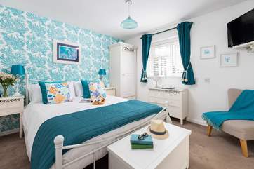 Why not have breakfast in bed in the sunny bedroom?
