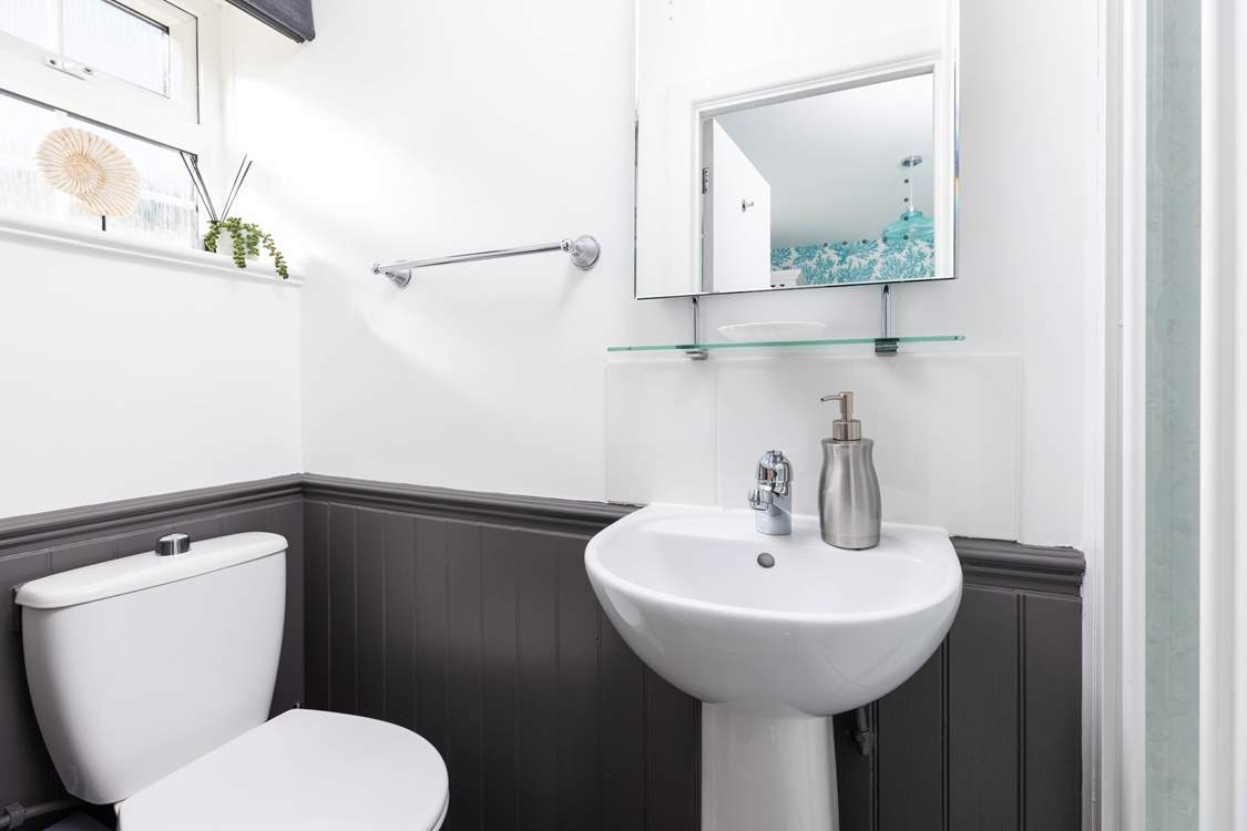 The en suite shower-room.