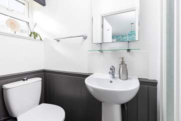 The en suite shower-room.