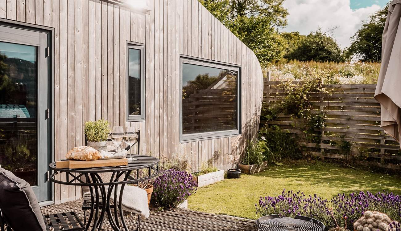 The garden space is full of beautiful plants and there's even a fire pit to cosy up by as the sun sets. 