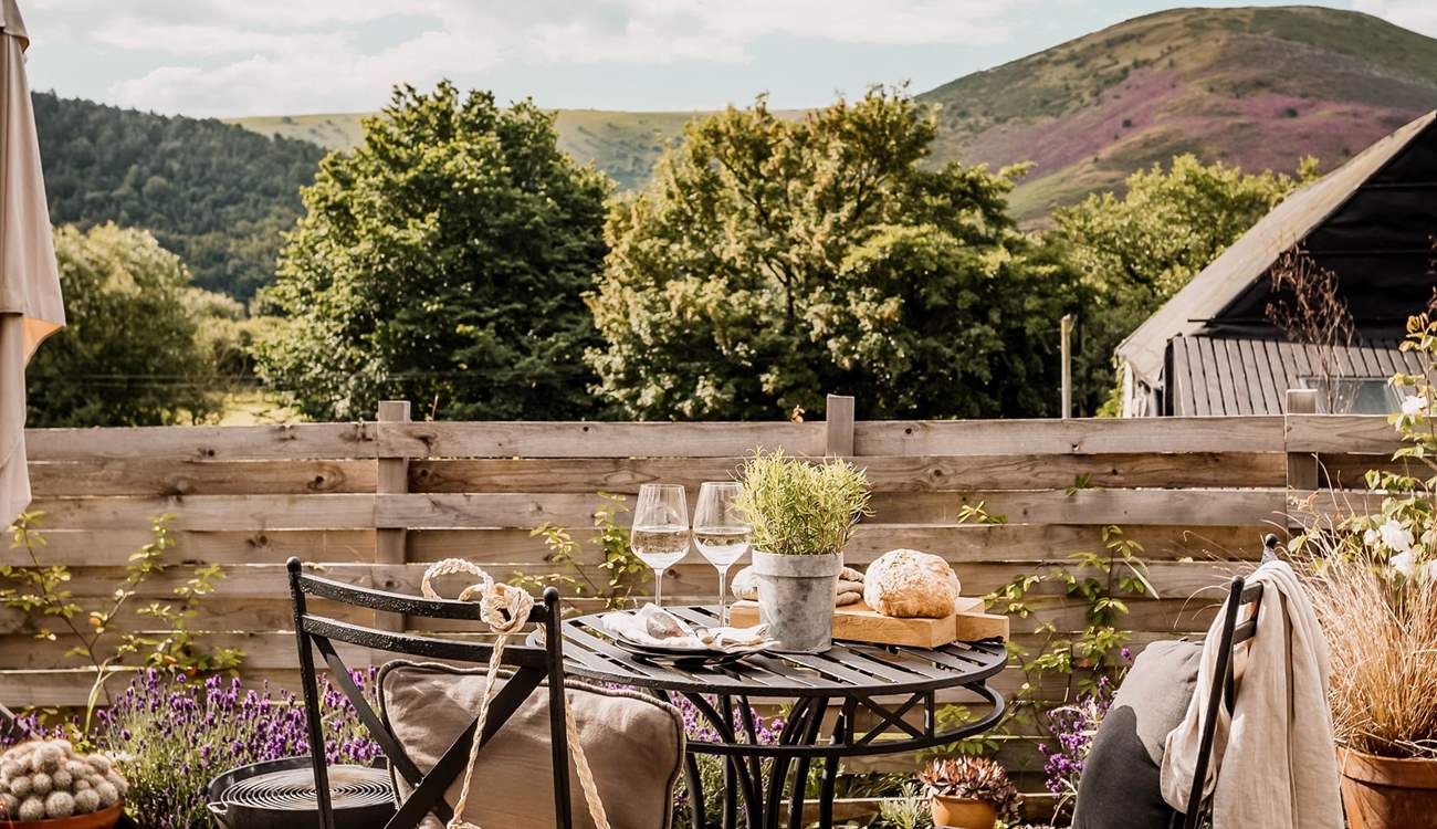 Just take a look at the view! Hanter Hill sits opposite the cabin which reflects the unique design of this hidden gem. 