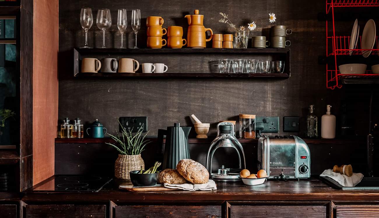 The kitchen is well equipped for prepping delicious romantic meals. 