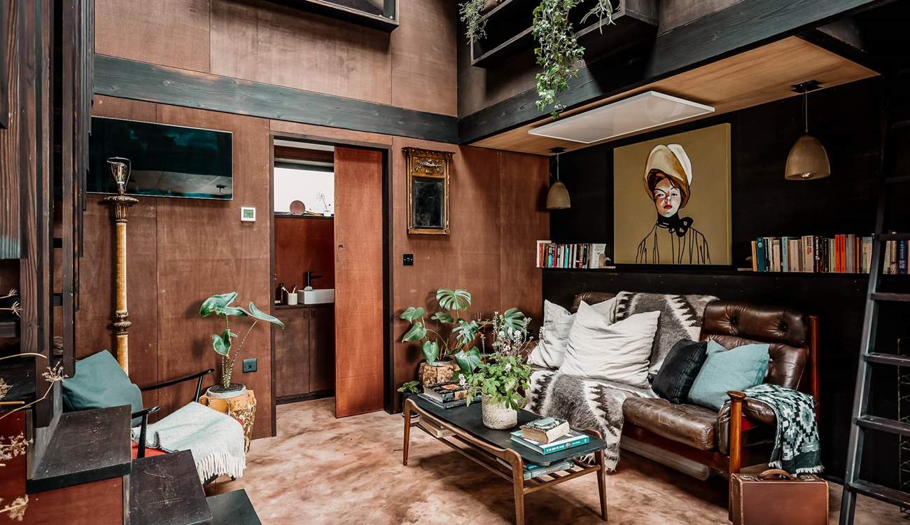 Super sleek and completely romantic, The Lean To awaits...