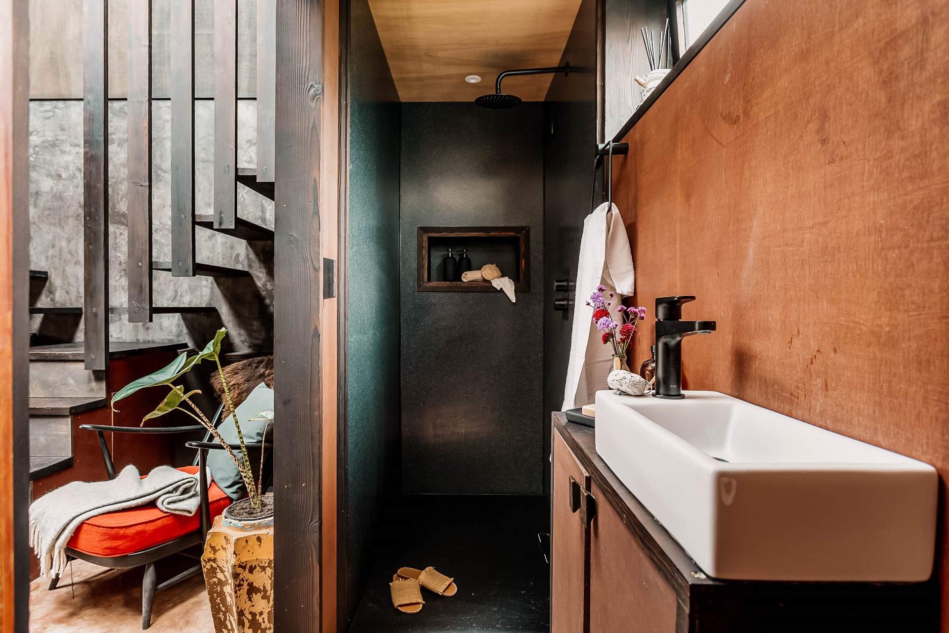 And the gorgeous interiors flow through to this space. 