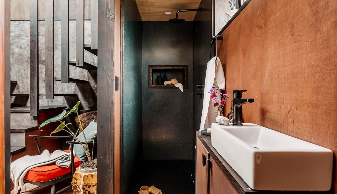 And the gorgeous interiors flow through to this space. 