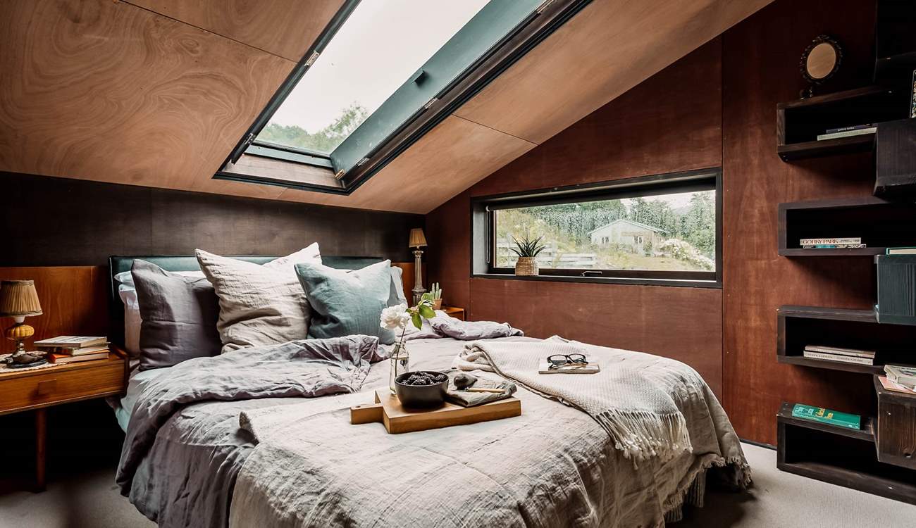 The sumptuous main bedroom promises the most peaceful night's rest. 