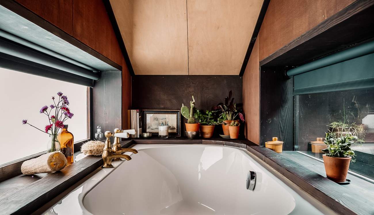 Sink into the heavenly bathtub! 