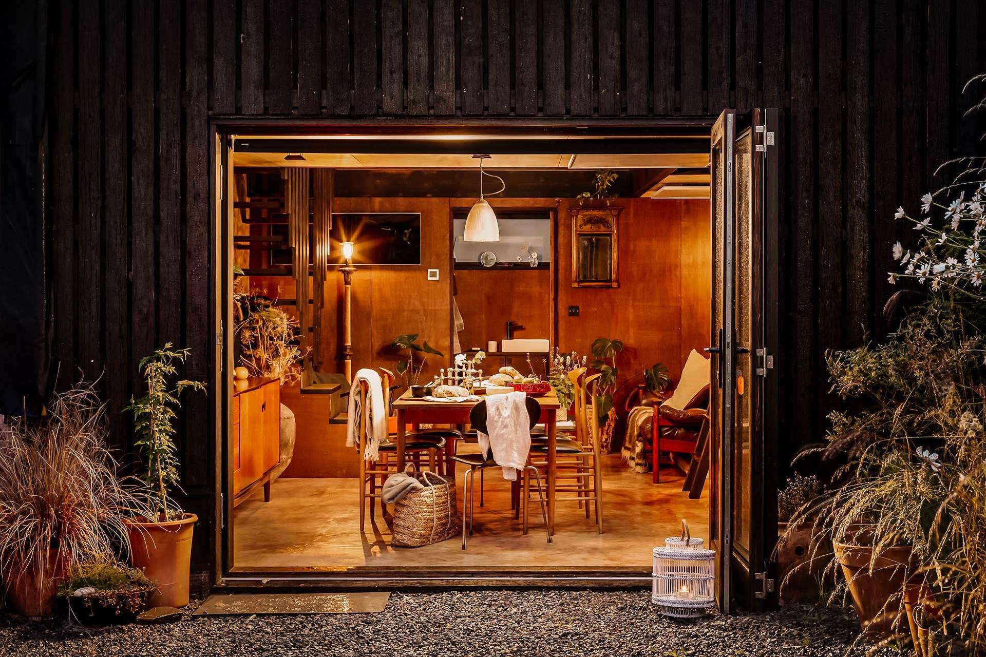 The Lean To will warmly welcome you to the blissful Welsh countryside.