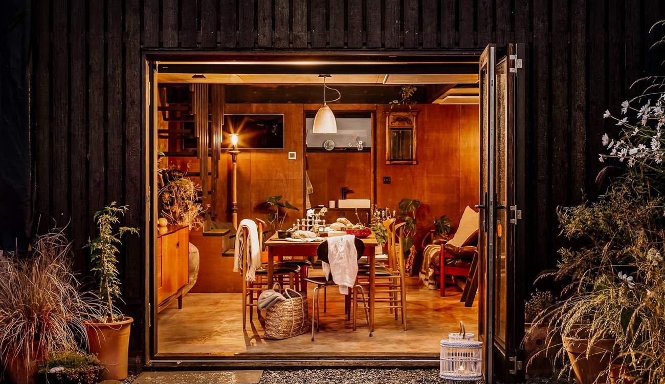 The Lean To will warmly welcome you to the blissful Welsh countryside.