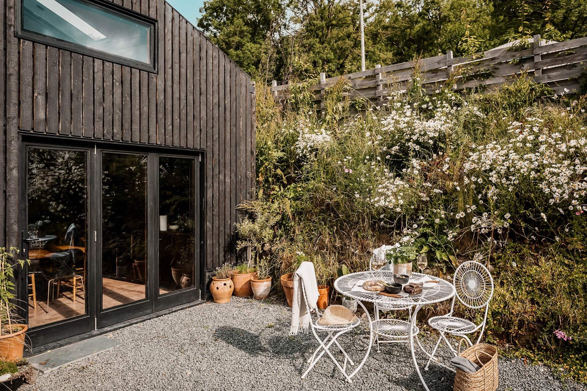 The outdoor space is just idyllic for romantic evenings.