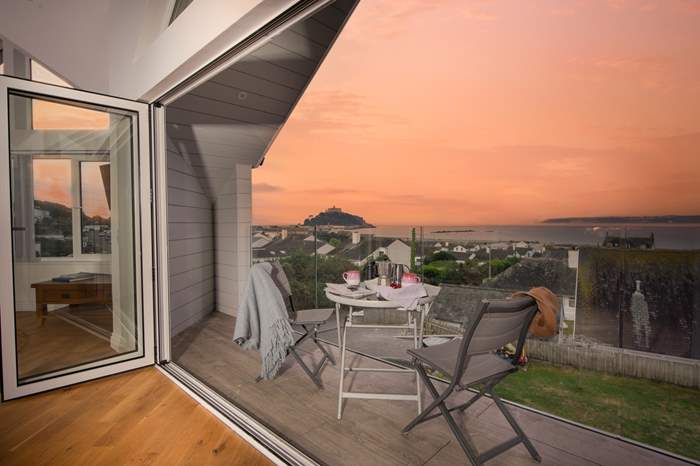 Denham is a 2 bedroom, dog friendly cottage with sea views in Marazion, Cornwall.