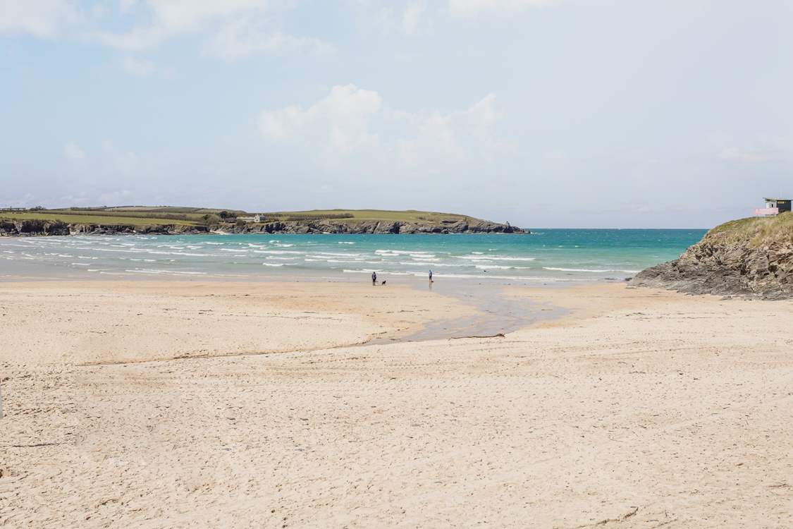 Harlyn Bay is a highly popular coastal Area of Outstanding Natural Beauty with a beautiful stretch of golden sand, renowned for safe bathing and excellent surfing conditions.