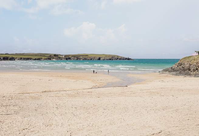 Harlyn Bay is a highly popular coastal Area of Outstanding Natural Beauty with a beautiful stretch of golden sand, renowned for safe bathing and excellent surfing conditions.