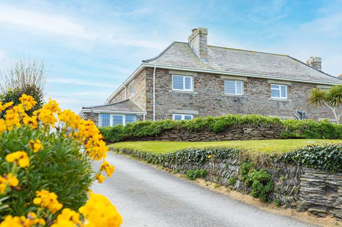 Stenor,Sleeps 8 + 2 cots, 2.4 miles W of Padstow