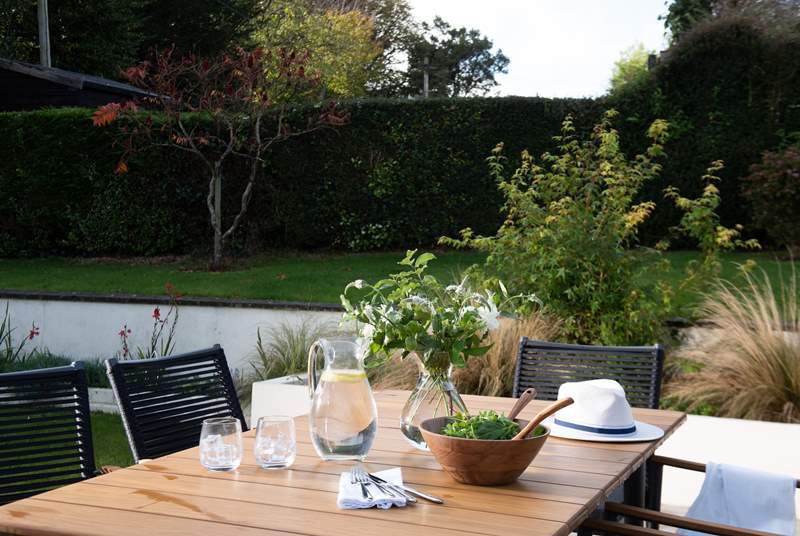Al fresco dining, it's what holidays are made for.